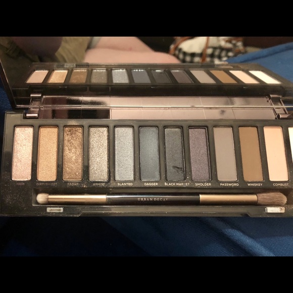 Urban Decay Naked Smoky Palette (Discontinued) - Picture 3 of 4